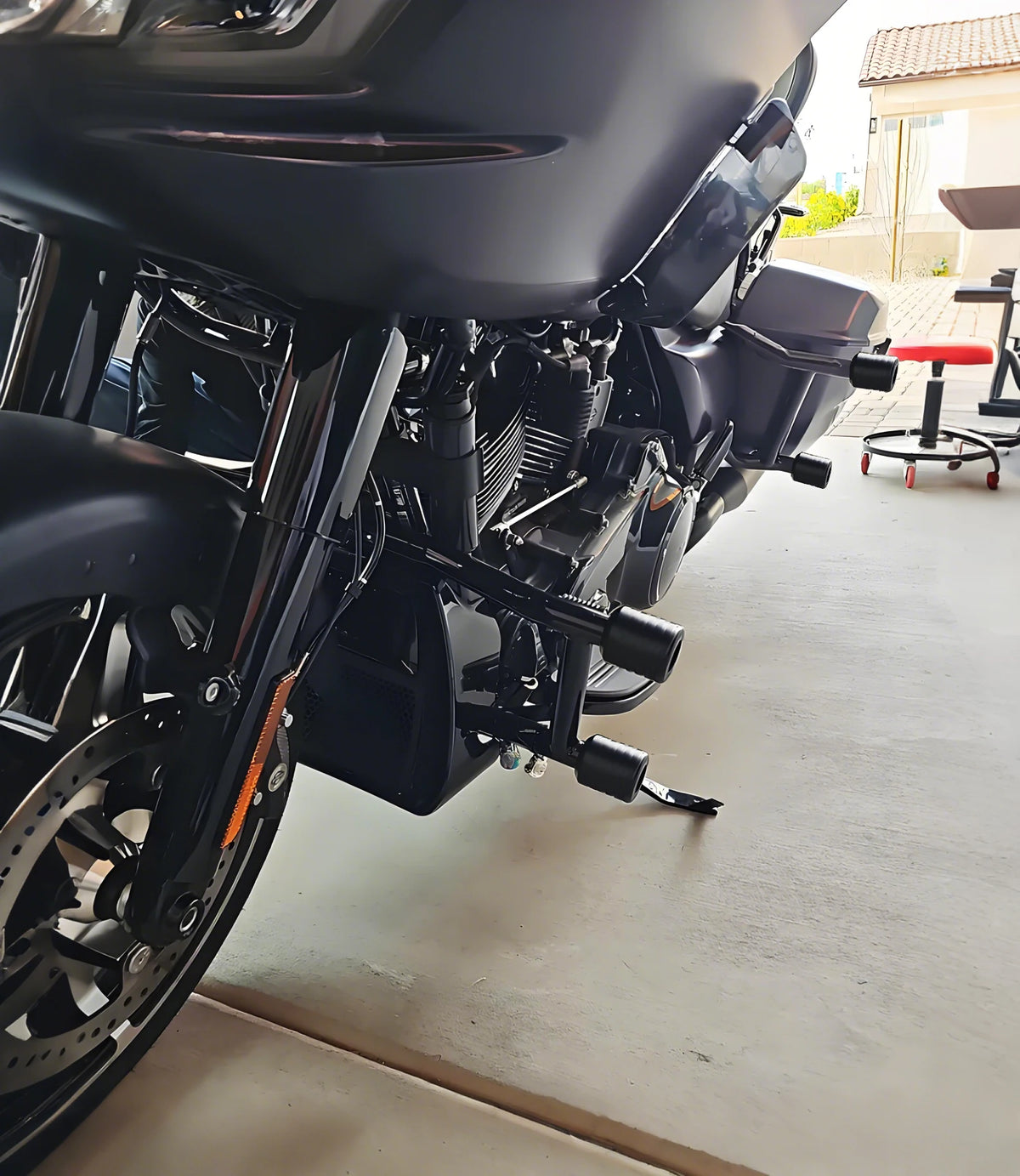 Motorcycle Engine Guard Front Highway Crash Bar Falling Protection For Harley Touring Road Glide Electra Street Glide 2014-2025