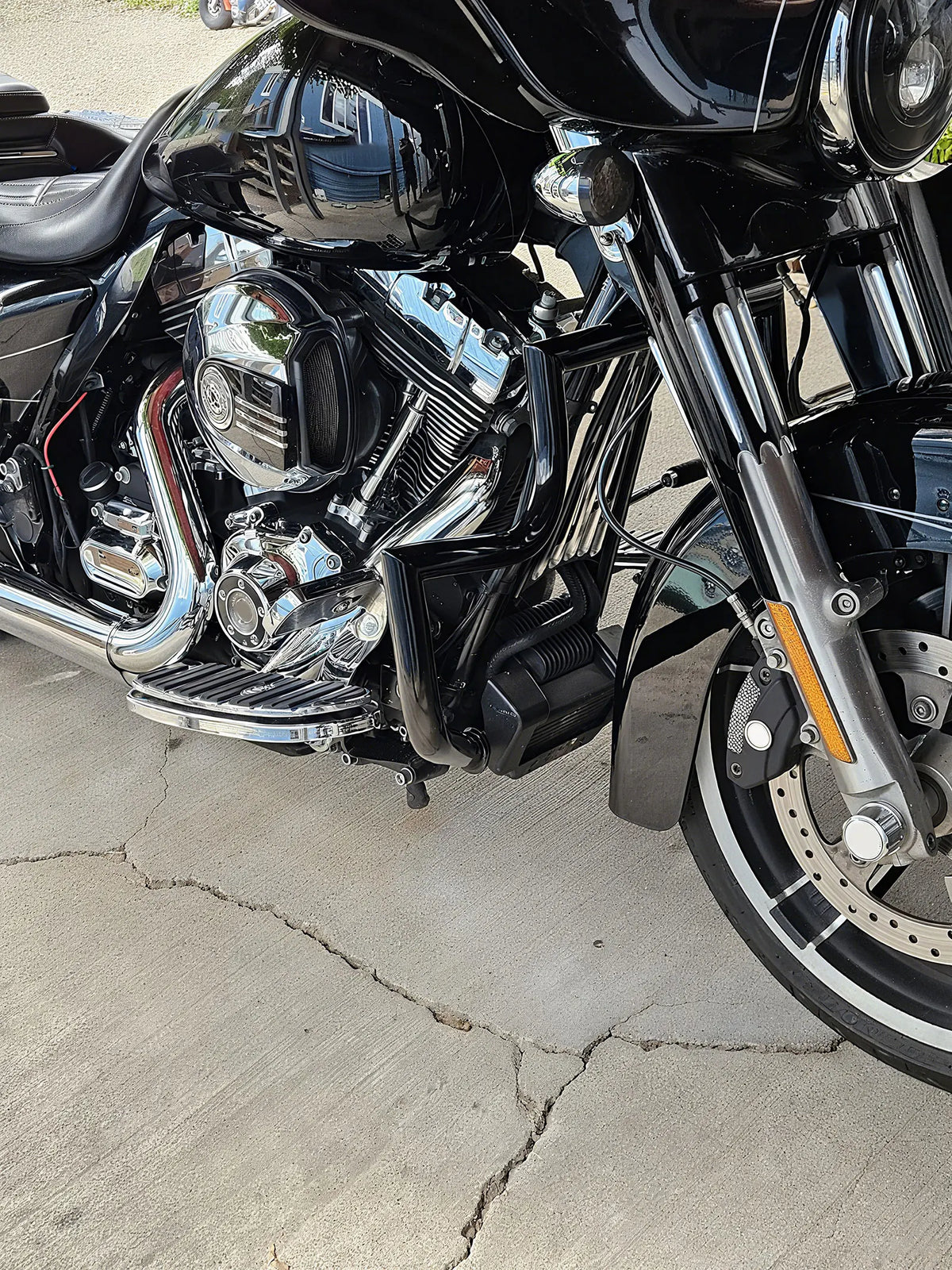 Motorcycle Front Engine Crash Bar Protector Bumper Guard For Harley Softail Fat Boy Low Rider Breakout Sport Glide 2018-2025